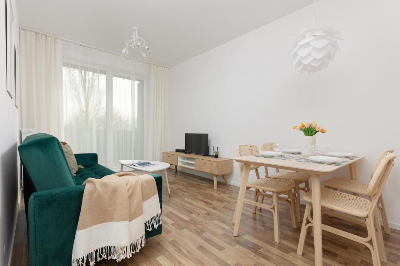 Stacja Wola Apartments With Parking By Noclegi Renters Varsóvia Exterior foto