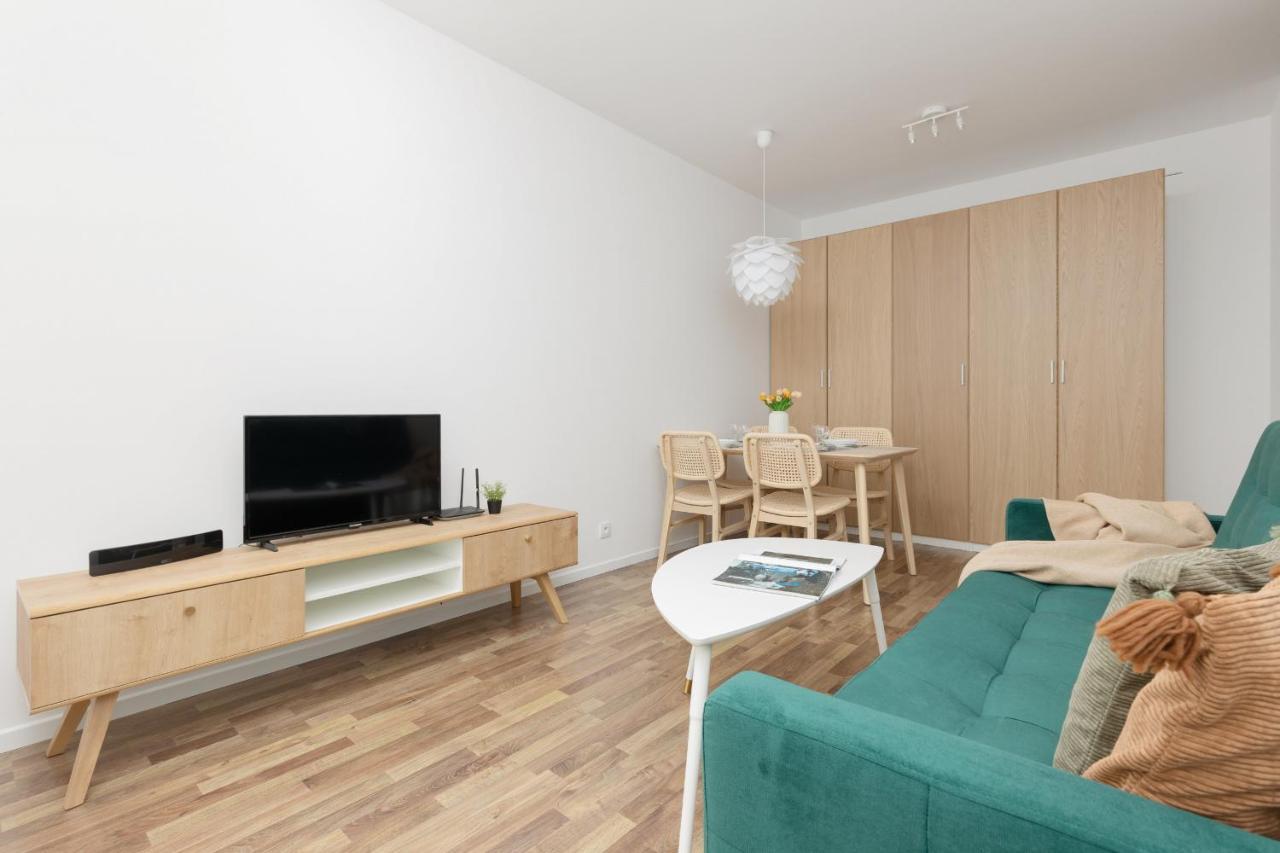 Stacja Wola Apartments With Parking By Noclegi Renters Varsóvia Exterior foto