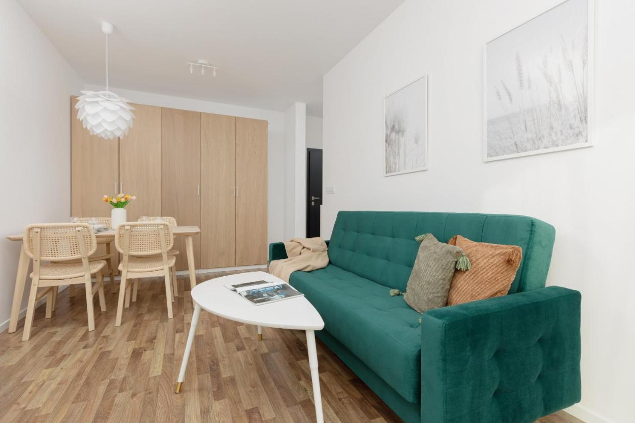 Stacja Wola Apartments With Parking By Noclegi Renters Varsóvia Exterior foto