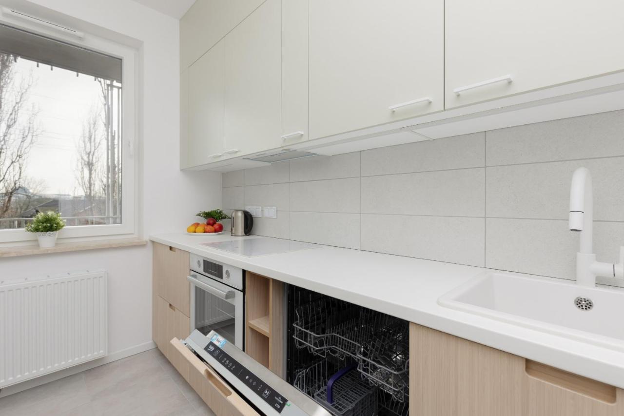 Stacja Wola Apartments With Parking By Noclegi Renters Varsóvia Exterior foto