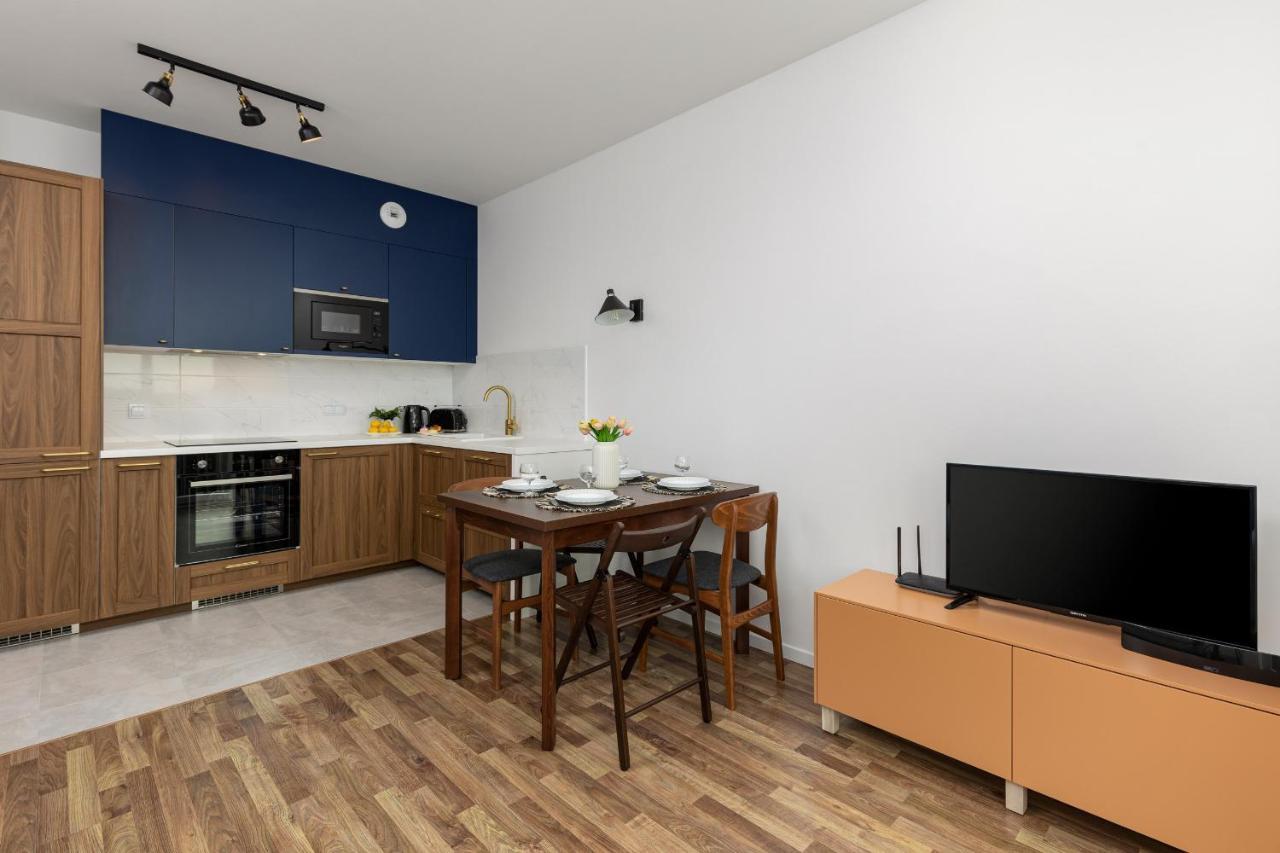 Stacja Wola Apartments With Parking By Noclegi Renters Varsóvia Exterior foto
